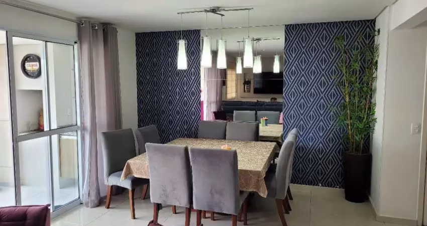 Apartamento de 130 m², em condomínio clube com varanda gourmet, três suítes muito bem localizado à venda no baeta neves