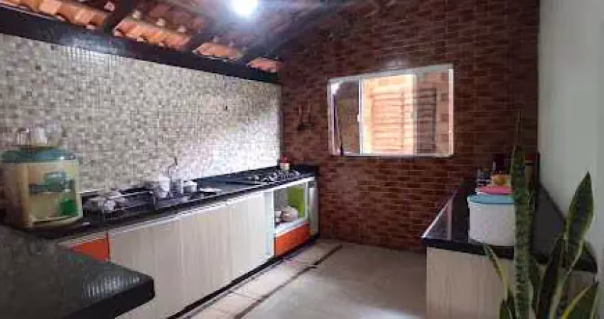 Casa Com Terreno de 360m², 3 Qts!