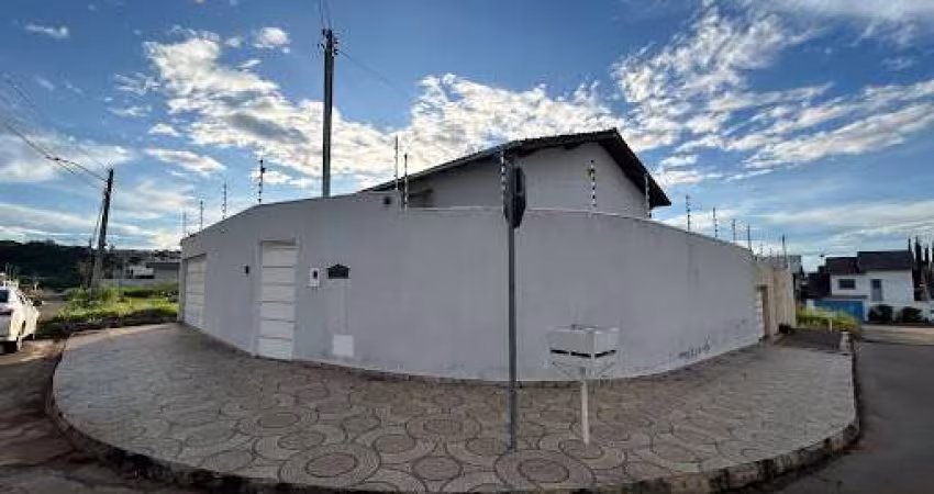 Casa de esquina perto do lago JK com 3 quartos!