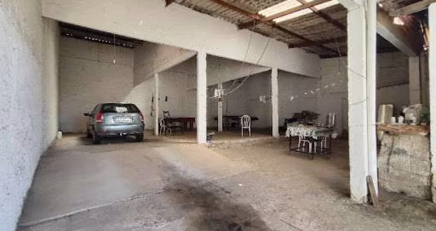 Galpãp em Av comercial com casa