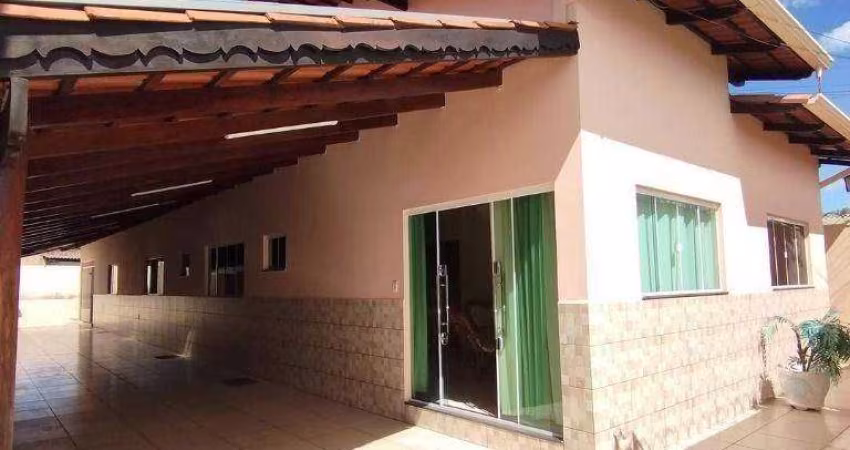 Casa com 3 dormitórios à venda, 250 m² por R$ 720.000,00 - Vila Jaiara - Anápolis/GO