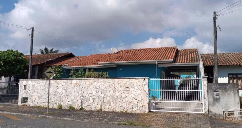 Casa grande em Indaial-SC, com localização excelente
