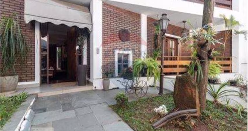 Casa assobradada com 5 dormitórios com 1 suíte e 6 vagas com 362m²  - Bairro Indianópolis/ SP