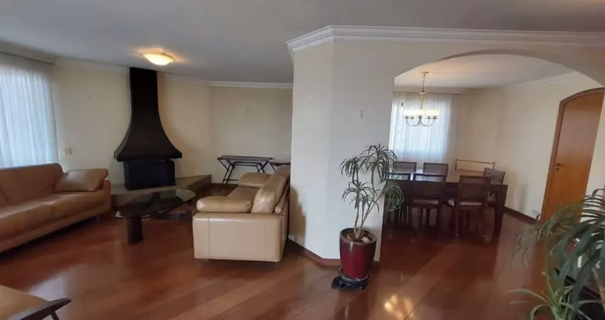 Atraente apartamento tipo para venda com 4 quartos, sendo 3 suítes, 221m²