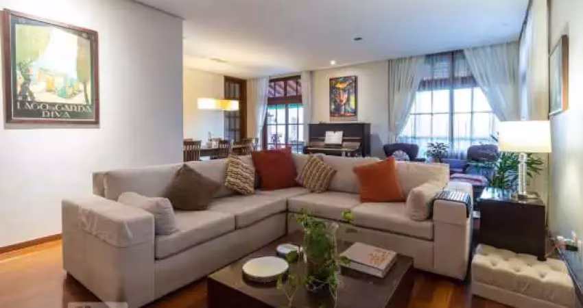 Versátil casa tipo para venda e locação com 3 quartos, sendo 3 suítes, 351m²