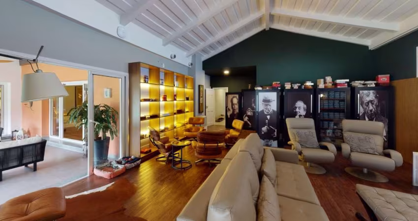 Confortável casa tipo para venda com 5 quartos, sendo 3 suítes, 899m²