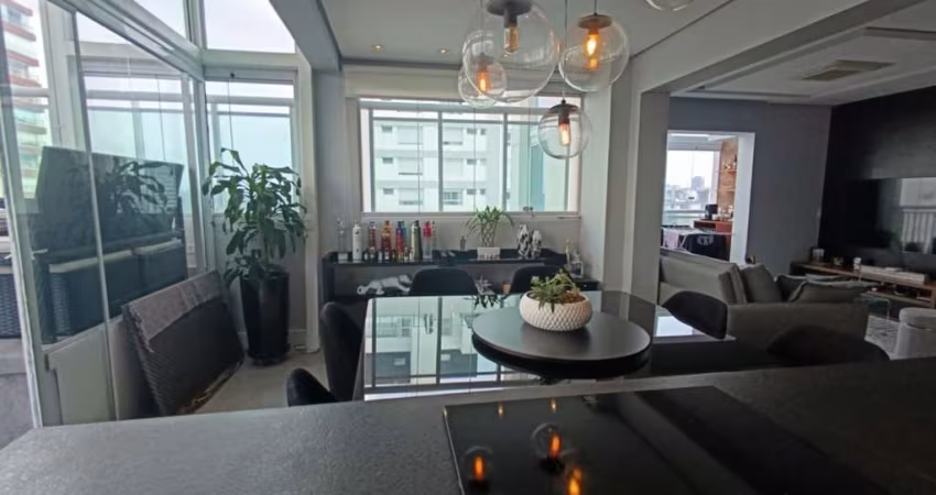 Versátil cobertura para venda com 2 quartos, sendo 2 suítes, 153m²