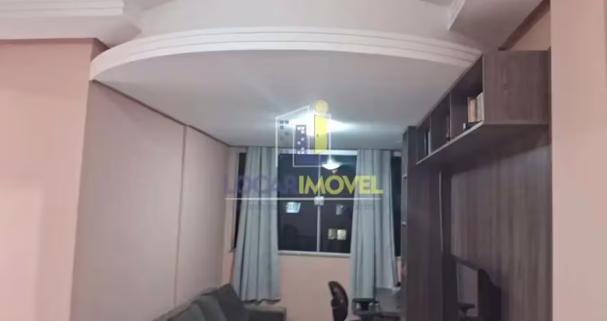 Apartamento de 3º andar de frente com móveis planejados na cozinha e sala, garagem, próximo ao shop