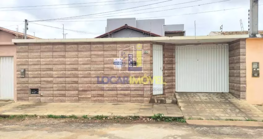 Casa Duplex (solta) com 5/4 sendo 1 suíte, com garagem para 4 carros no Bairro Felícia na região do