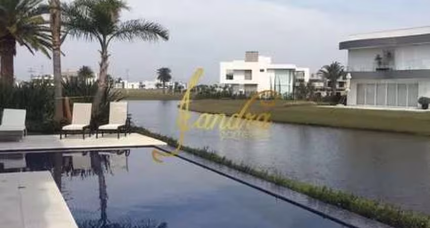 Casa condomínio com 05 suites e piscina aquecida
