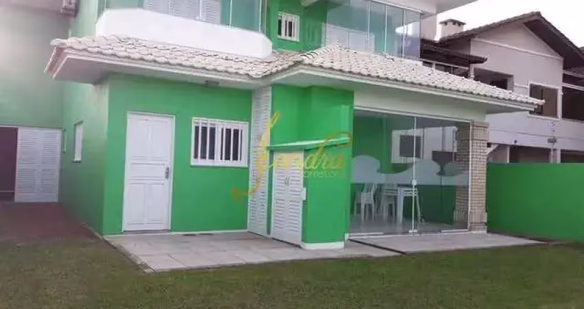 Magnifica casa á uma quadra do mar, 04 suítes sendo 02 com linda vista para o mar!!
