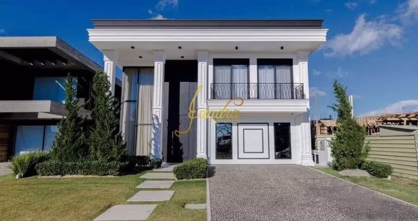 Sobrado finamente mobiliado e decorado com 472m2 de área construída e piscina