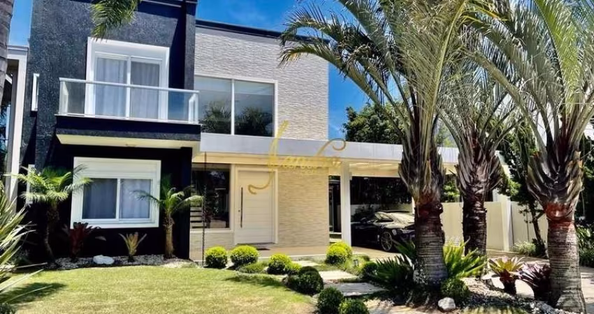 Casa térrea em condomínio fechado com 04 suites