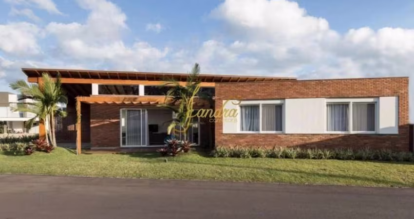 Casa no condomínio Malibu mobiliada e decorada