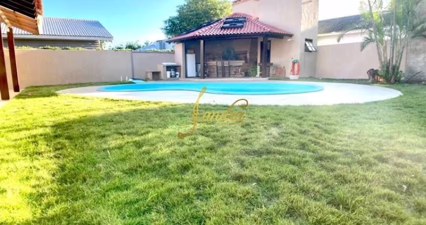 Casa em Atlântida perto mar, com 04 dormitórios e  piscina