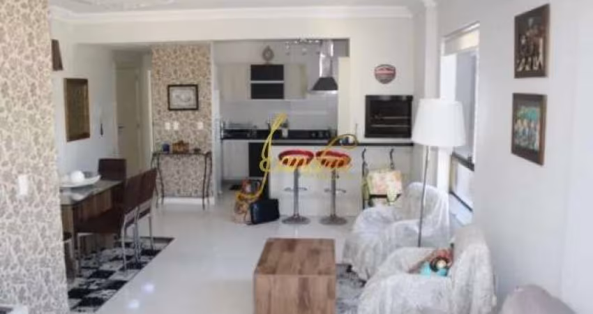 Apartamento de  frente para a praça, com 3 dormitórios e com 2 box