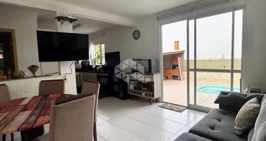 CASA EM SERRARIA