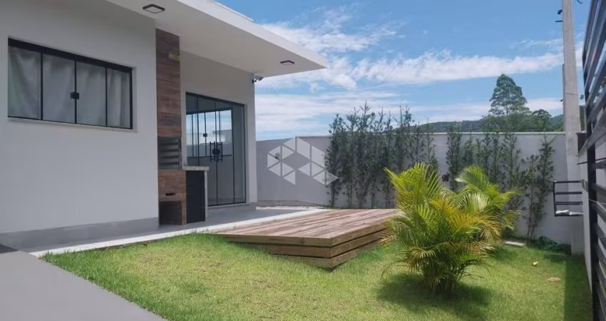Casa 03 dormitórios sendo 01 suite à Venda em São José SC