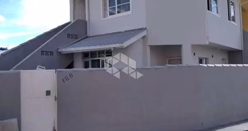 Casa à venda com 02 pavimentos independentes na barra da lagoa, florianópolis/sc