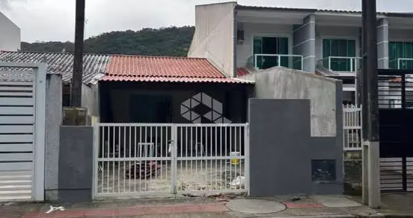 Casa geminada com 2 quartos em potecas - são josé/sc