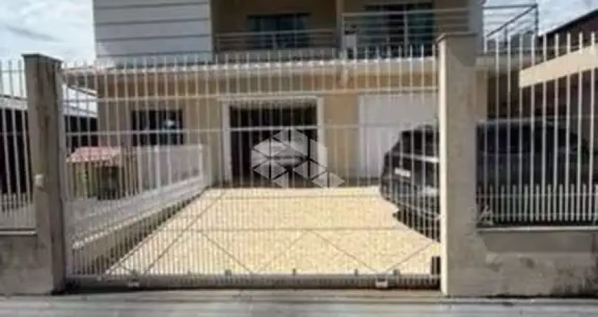 Linda casa mobiliada e equipada, com 236,47m², em localização privilegiada.