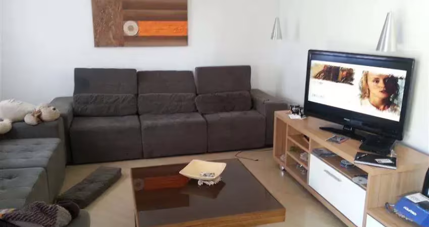 Casa à venda na Avenida Airton dos Santos Heras Galvez, 124, Jardim Santo Antônio, Arujá