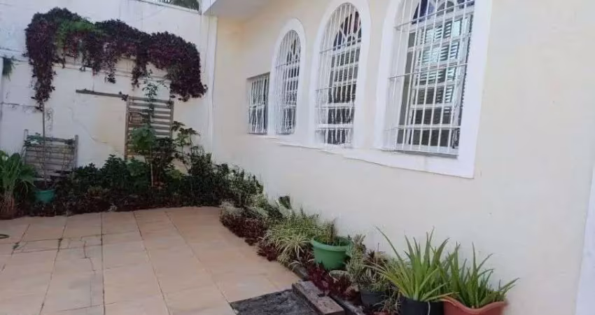 Espaçosa casa com 3 quartos e suíte em bairro tranquilo e seguro