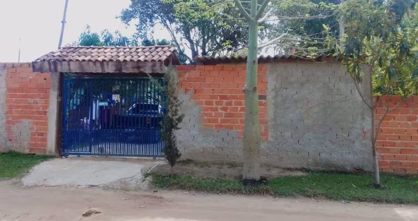 Oportunidade! Casa com 2 Quartos e 2 Vagas na Satélite Íris