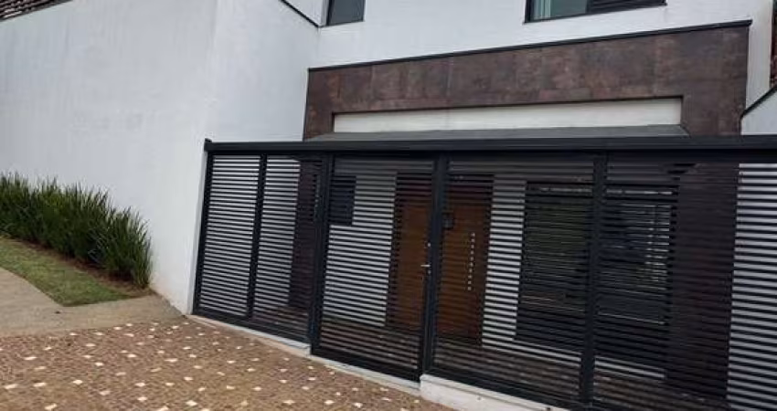 **Luxo e praticidade! Casa térrea à venda no Jardim Ipaussurama**