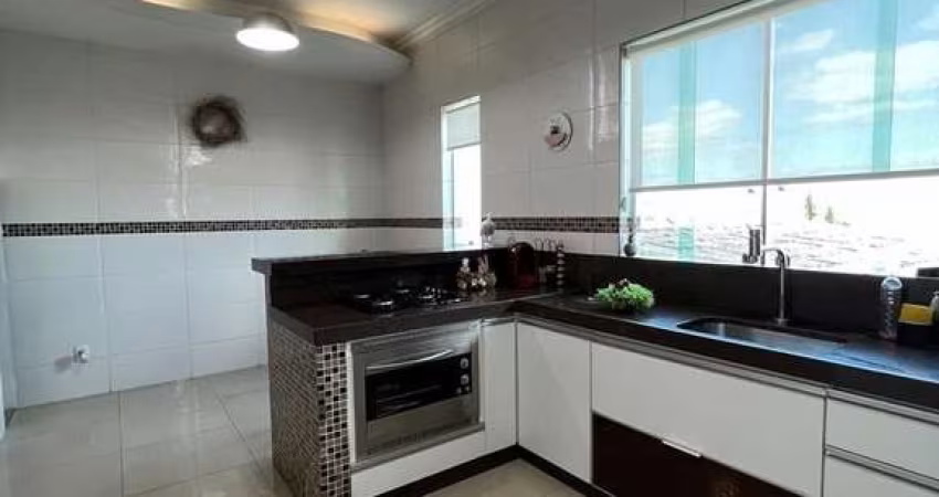 Casa com 3 quartos à venda no Centro, Contagem 