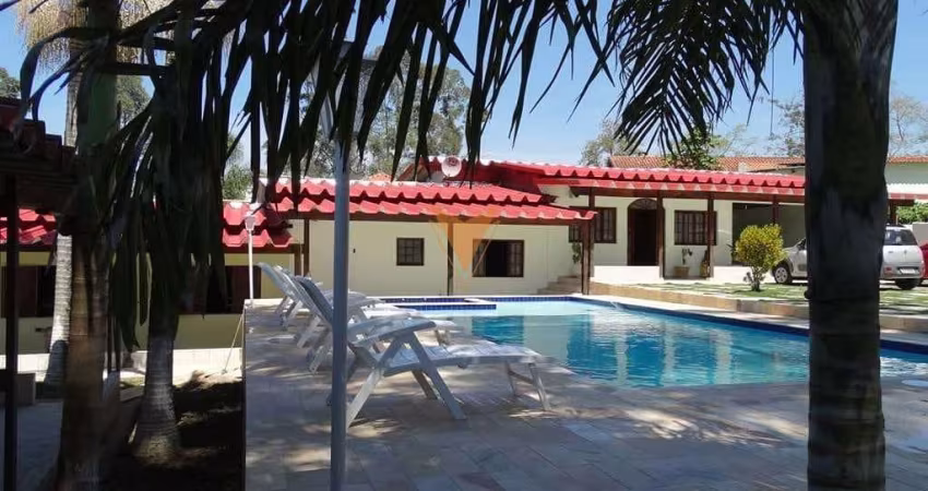Casa Térrea à Venda em Condomínio Fechado no Parque Rizzo, Cotia, SP | 5 Dormitórios, 3 Suítes, Pis
