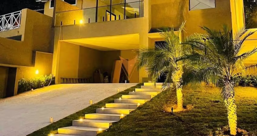 Casa à venda, Condomíio Vila Verde, Itapevi, SP - 3 Suítes, 3 Banheiros, 4 Vagas, 221m²