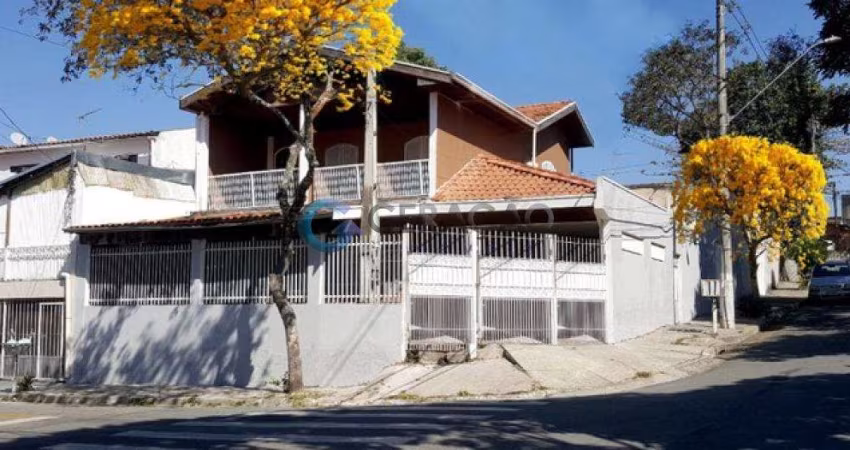 Sobrado com 04 Dorm. - 332m² de área construída no Parque Santa Rita | SJC