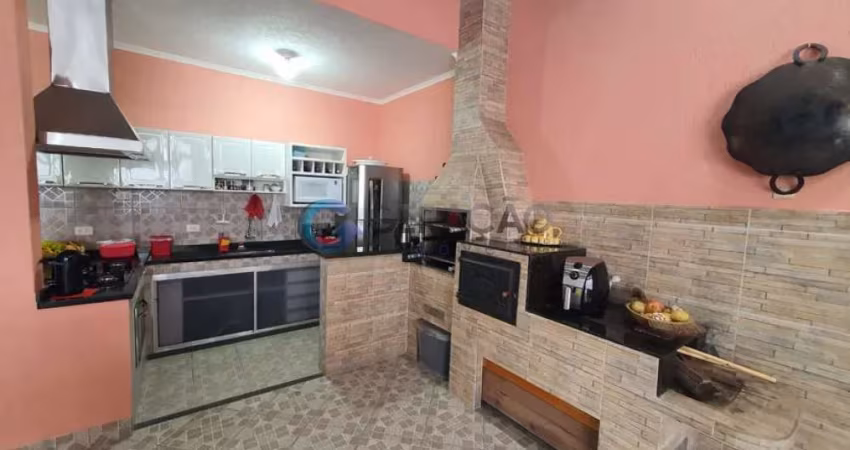 Casa para venda de 03 Dorm. e 01 Suíte - 235m² no Jardim Ismênia
