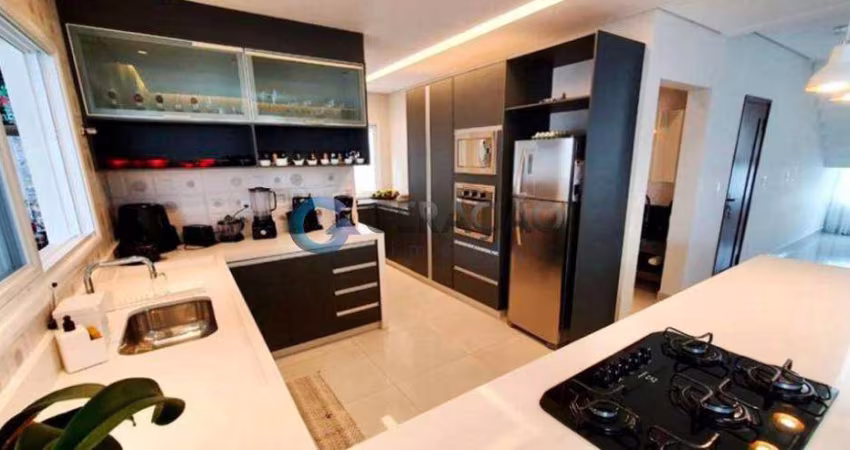 Casa em Condomínio Fechado com 03 Dorm. e 03 Suítes - 240,00m² em Caçapava