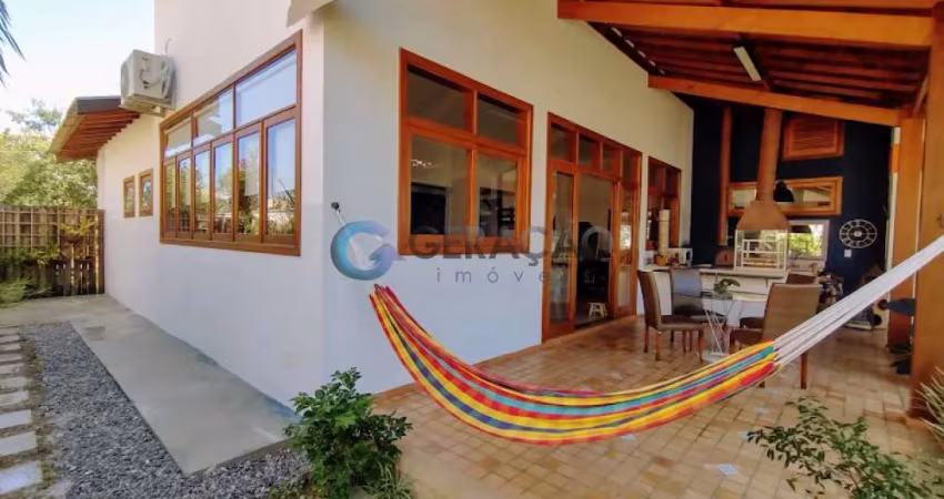 Casa em condomínio fechado para venda e locação de 04 Dorm. e 04 Suítes - 290m² no Urbanova