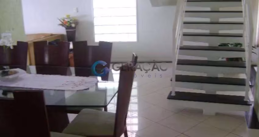 Sobrado em condomínio para locação com 04 quartos e 04 vagas de garagem - 300m² no bairro Jardim Aquarius