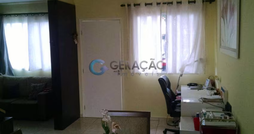 Sobrado em condomínio para venda com 03 quartos e 01 vaga de garagem - 100m² no bairro Urbanova