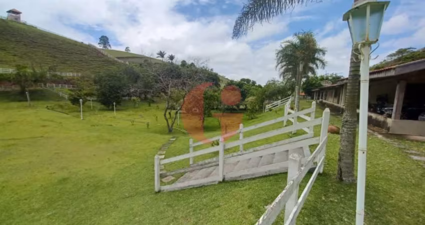 Vendo lindo sítio na beira da represa em São José dos Campos