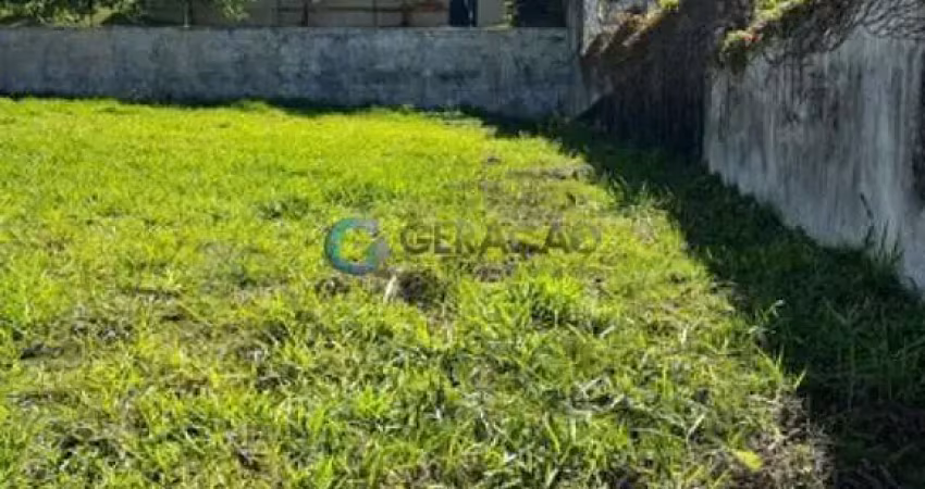 Terreno 605,00m² em condomínio fechado  - colinas do paratehy norte