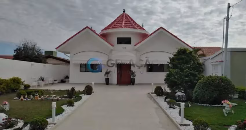 Casa à venda com 05 dormitórios sendo 03 suítes- 960 m² de terreno- no bairro jardim das colinas