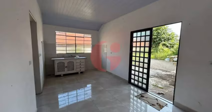 Casa à venda com 03 quartos e 2 banheiros-150 m² construídos- no bairro vila rossi
