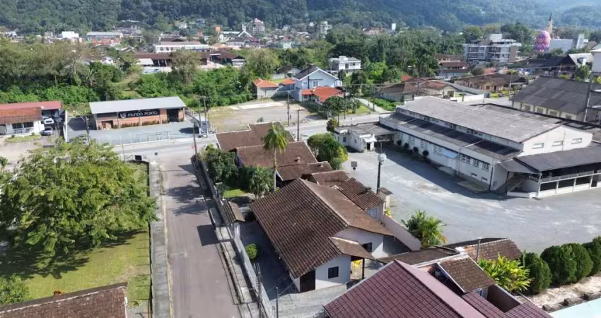 Casa com 4 dormitórios à venda, 193 m² por r$ 850.000 - centro - pomerode/sc