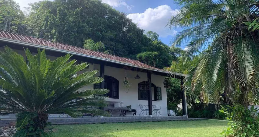 Casa com 3 dormitórios à venda, 250 m² por r$ 999.000,00 - badenfurt - blumenau/sc