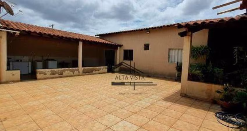 Casa com 3 dormitórios à venda, 327 m² por R$ 650.000 - São Jorge - Uberlândia/MG