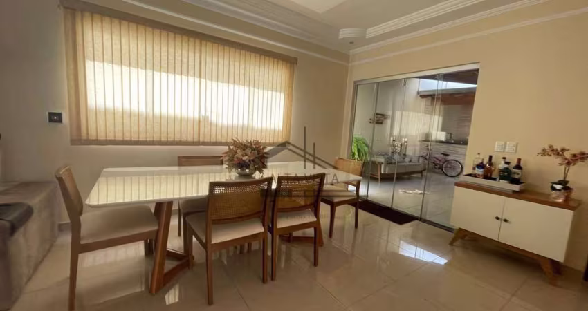 Casa com 3 dormitórios à venda, 235 m² por R$ 720.000,00 - Jardim Europa - Uberlândia/MG