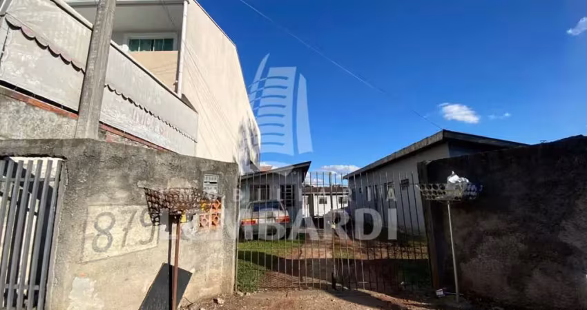 Sobrado com 2 quartos  para alugar, 50.00 m2 por R$1100.00  - Capao Raso - Curitiba/PR
