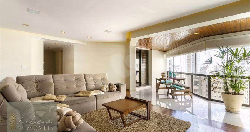 Apartamento em condomínio clube