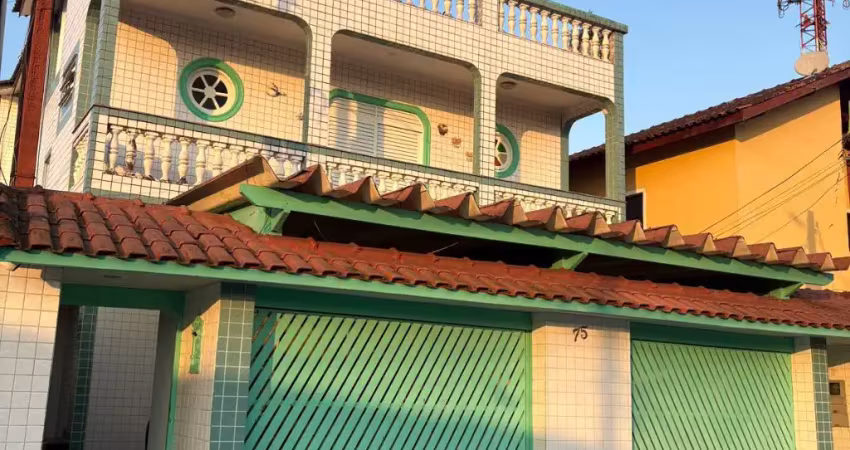 Casa para alugar na Rua Afonso Teixeira Vidal, 75, Vila Santa Rosa, Guarujá