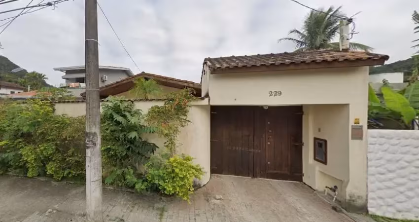 Casa com 3 quartos à venda na Rua Aurélio Sorio, 229, Jardim Guaiuba, Guarujá